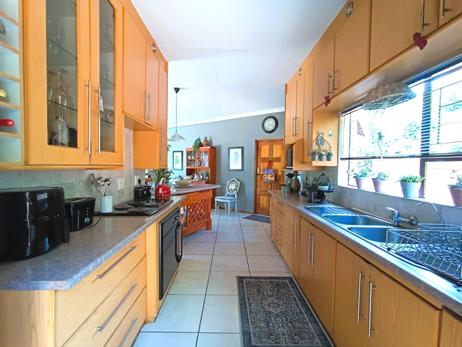 5 Bedroom Property for Sale in Langenhovenpark Free State
